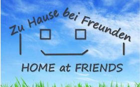 Home at Friends' - City - Zu Hause bei Freunden